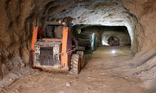 Frente al Nusra y sus aliados excavan largos túneles en la provincia de Idlib